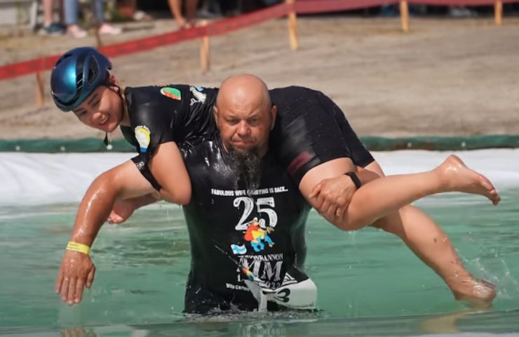 wife-carrying foto competizione